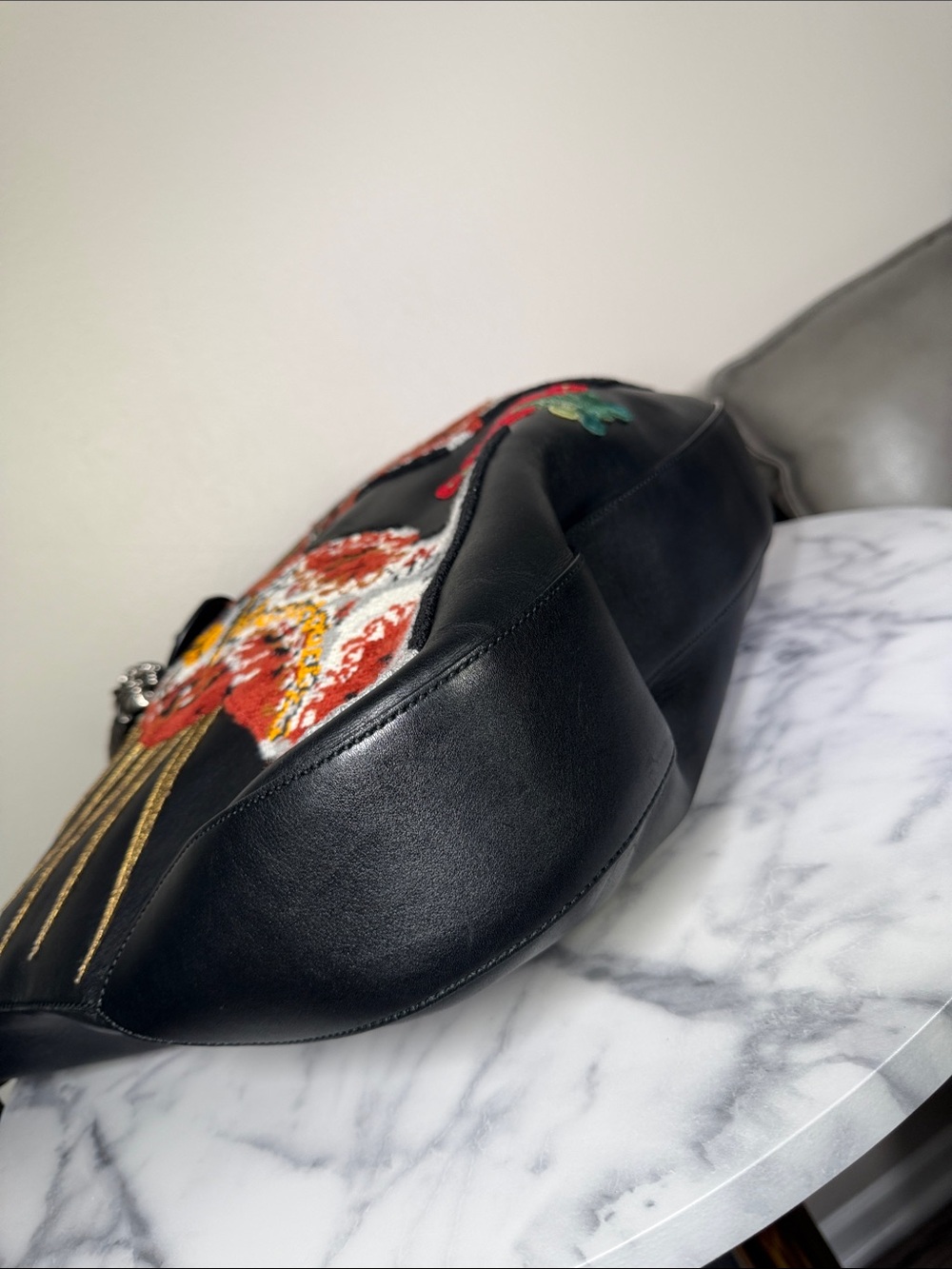 Gucci
Dog Embroidered Extra Large Dionysus Hobo - Picture 16 of 17